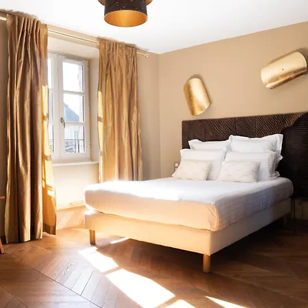 ホテル Demeures & Chateaux De La Tour - & Restaurants - Auvergne 4*