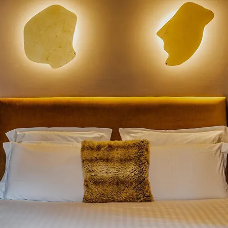 Demeures & Chateaux De La Tour - & Restaurants - Auvergne Hotel Marcoles