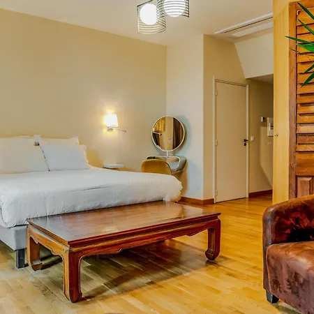 Demeures & Chateaux De La Tour - & Restaurants - Auvergne 4*