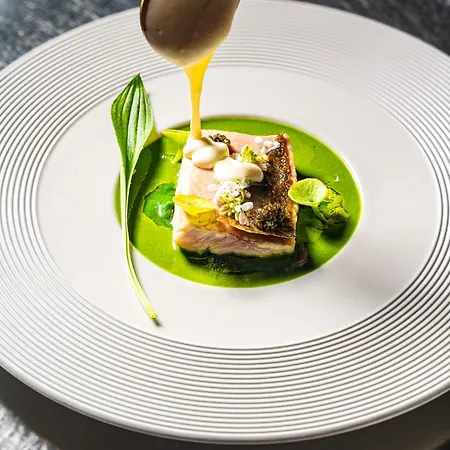 Demeures & Chateaux De La Tour - & Restaurants - Auvergne Marcoles