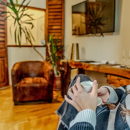 Demeures & Chateaux De La Tour - & Restaurants - Auvergne Hotel Marcoles