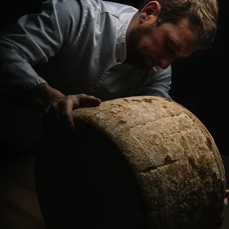 Demeures & Chateaux De La Tour - & Restaurants - Auvergne Marcoles