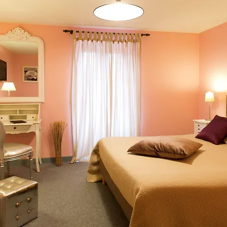 Hotel Demeures & Chateaux De La Tour - & Restaurants - Auvergne 4*