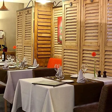 Demeures & Chateaux De La Tour - & Restaurants - Auvergne Marcolès