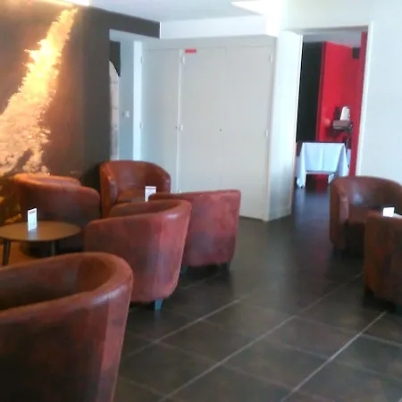 Demeures & Chateaux De La Tour - & Restaurants - Auvergne Hotel Marcoles