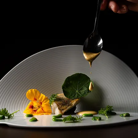 Demeures & Chateaux De La Tour - & Restaurants - Auvergne Marcoles