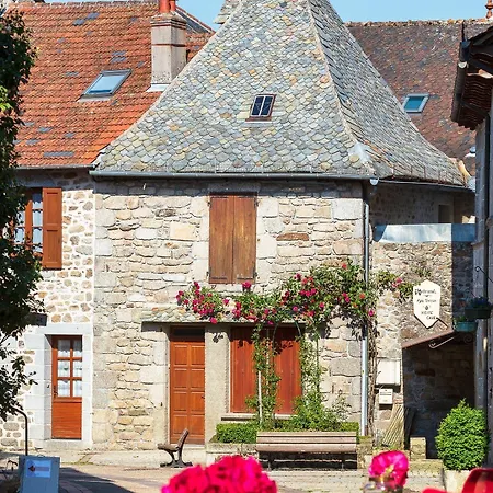 Demeures & Chateaux De La Tour - & Restaurants - Auvergne Hotel Marcoles