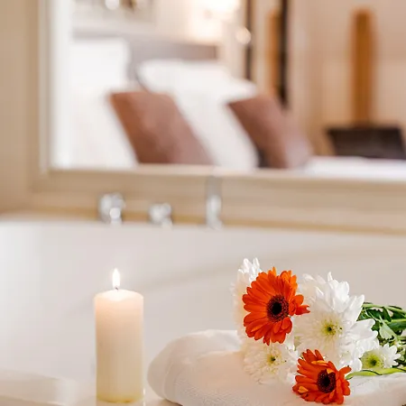 Hotell Demeures & Chateaux De La Tour - & Restaurants - Auvergne 4*