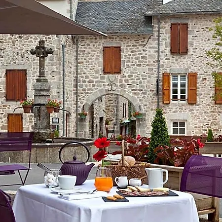 Demeures & Chateaux De La Tour - & Restaurants - Auvergne Hotel 4*
