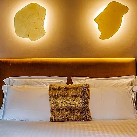 Demeures & Chateaux De La Tour - & Restaurants - Auvergne Marcoles