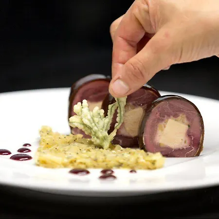 فندق Demeures & Chateaux De La Tour - & Restaurants - Auvergne Marcoles