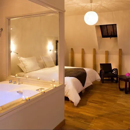 Demeures & Chateaux De La Tour - & Restaurants - Auvergne فندق Marcoles