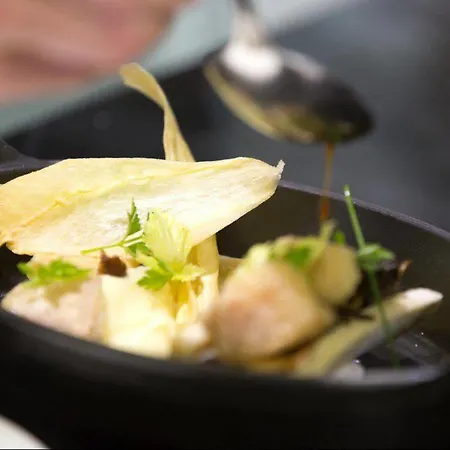 فندق Demeures & Chateaux De La Tour - & Restaurants - Auvergne Marcoles