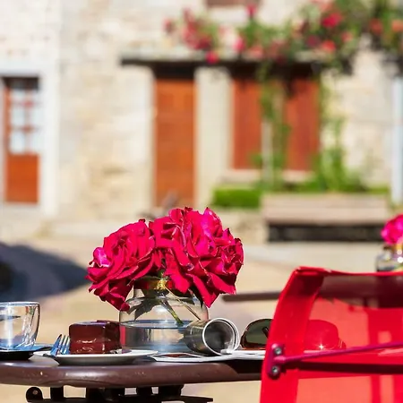 فندق Demeures & Chateaux De La Tour - & Restaurants - Auvergne 4*